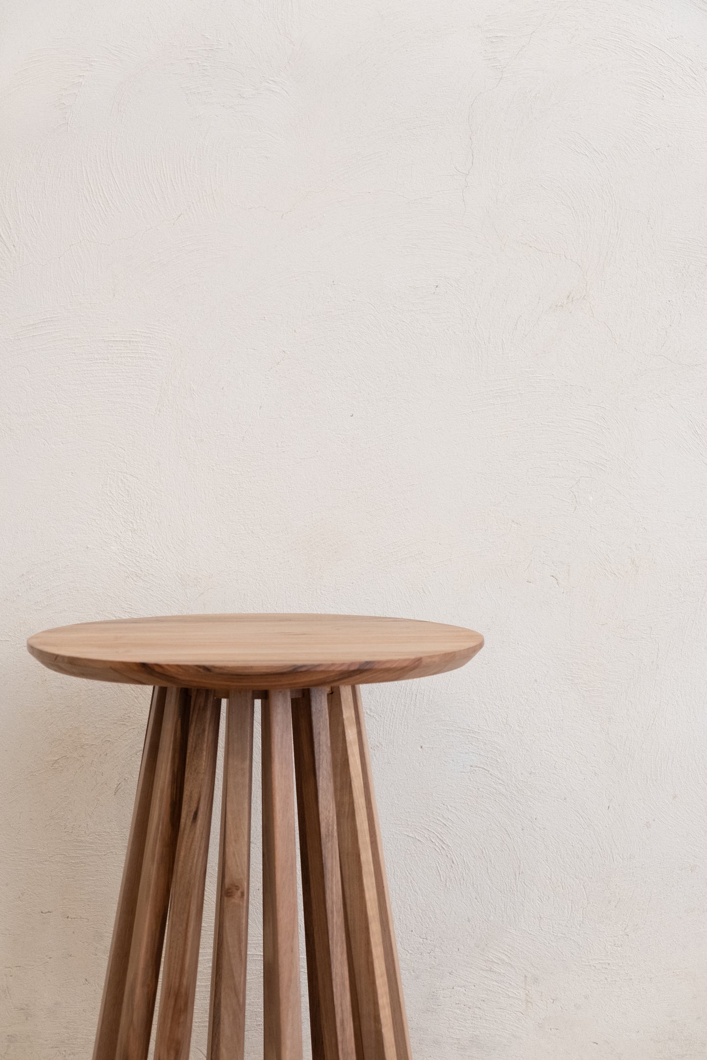 Table d'Appoint Ronde en Noyer - ALPHA